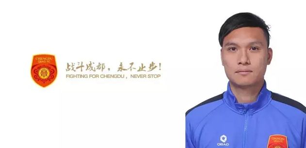 我领到了军礼服，是学员当中的风流才子。